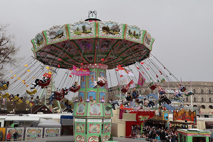 Distel Wellenflug auf dem Nürnberger Frühlingsfest 2024 (©Foto: Martin Schmitz)